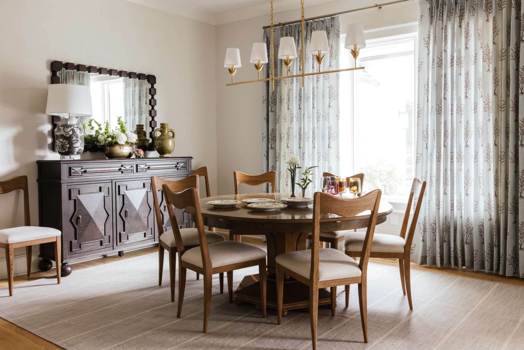 Tulip Dining Table - full pic 